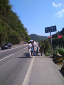 勤勤懇懇為工作，認認真真為百姓