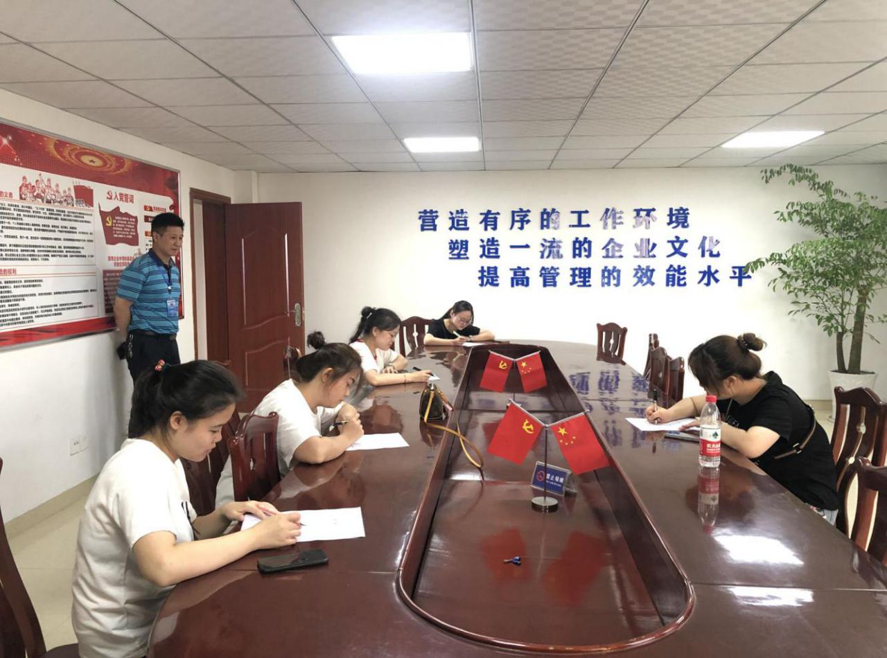 你我手牽手，爭(zhēng)做文明星