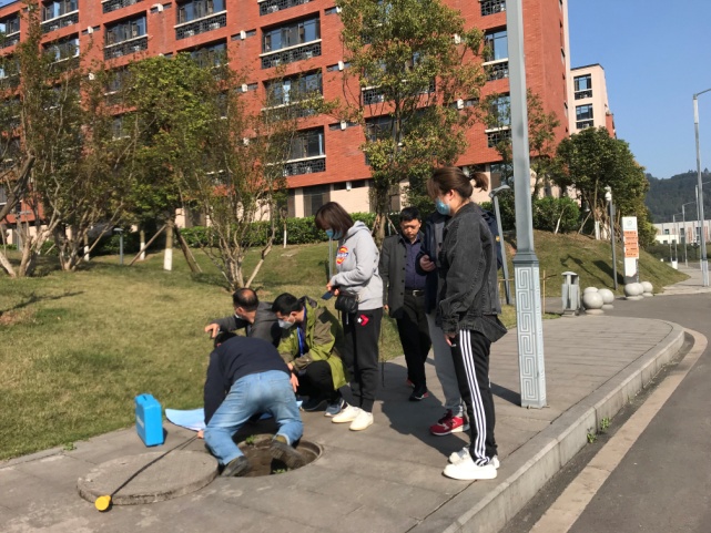 營銷部查漏組主動服務(wù)大學城復工復課