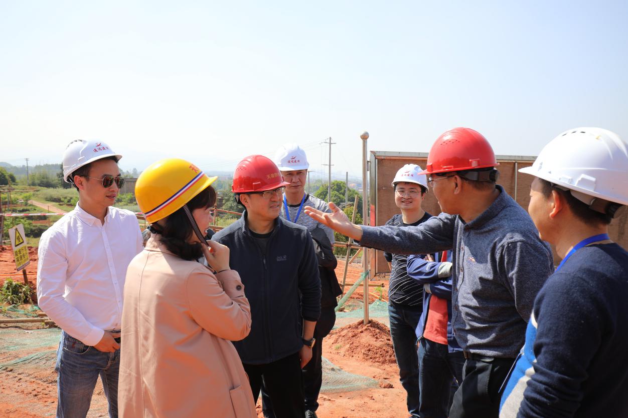 集團公司黨委書記、董事長周燕賓深入天泉公司一線調(diào)研指