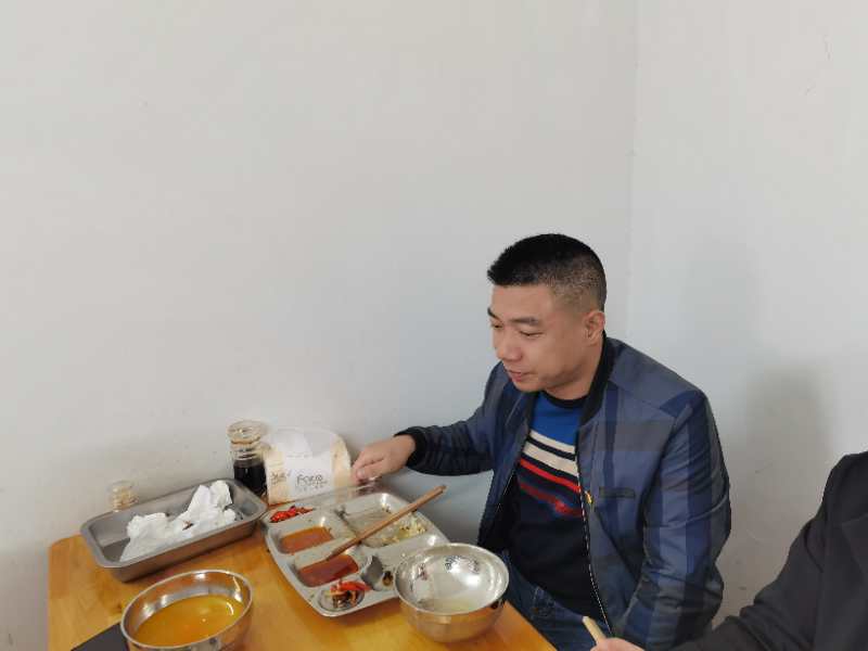 強(qiáng)監(jiān)督，重引導(dǎo)，杜絕“舌尖上的浪費(fèi)”