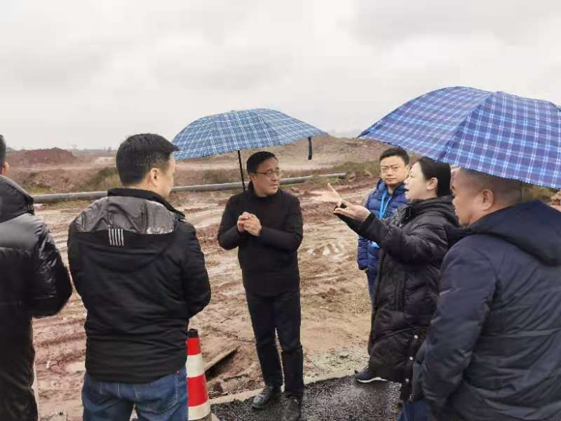 集團(tuán)公司黨委書記、董事長(zhǎng)周燕賓率隊(duì)調(diào)研臨港供水保障工作