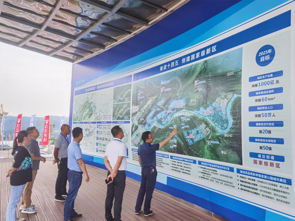 清源水務(wù)集團(tuán)黨委書記、董事長周燕賓率隊到臨港公司開展安全生產(chǎn)檢查工作