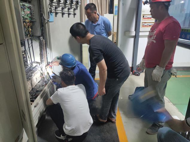 通宵奮戰(zhàn)，順利完成一水廠泵站電氣改造