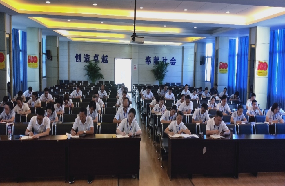 黨委委員、副總經(jīng)理劉林深入基層開展黨規(guī)黨紀(jì)宣講暨廉潔黨課輔導(dǎo)