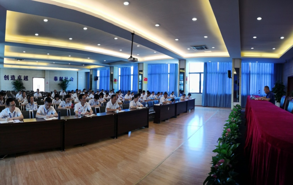 黨委委員、副總經(jīng)理劉林深入基層開展黨規(guī)黨紀(jì)宣講暨廉潔黨課輔導(dǎo)