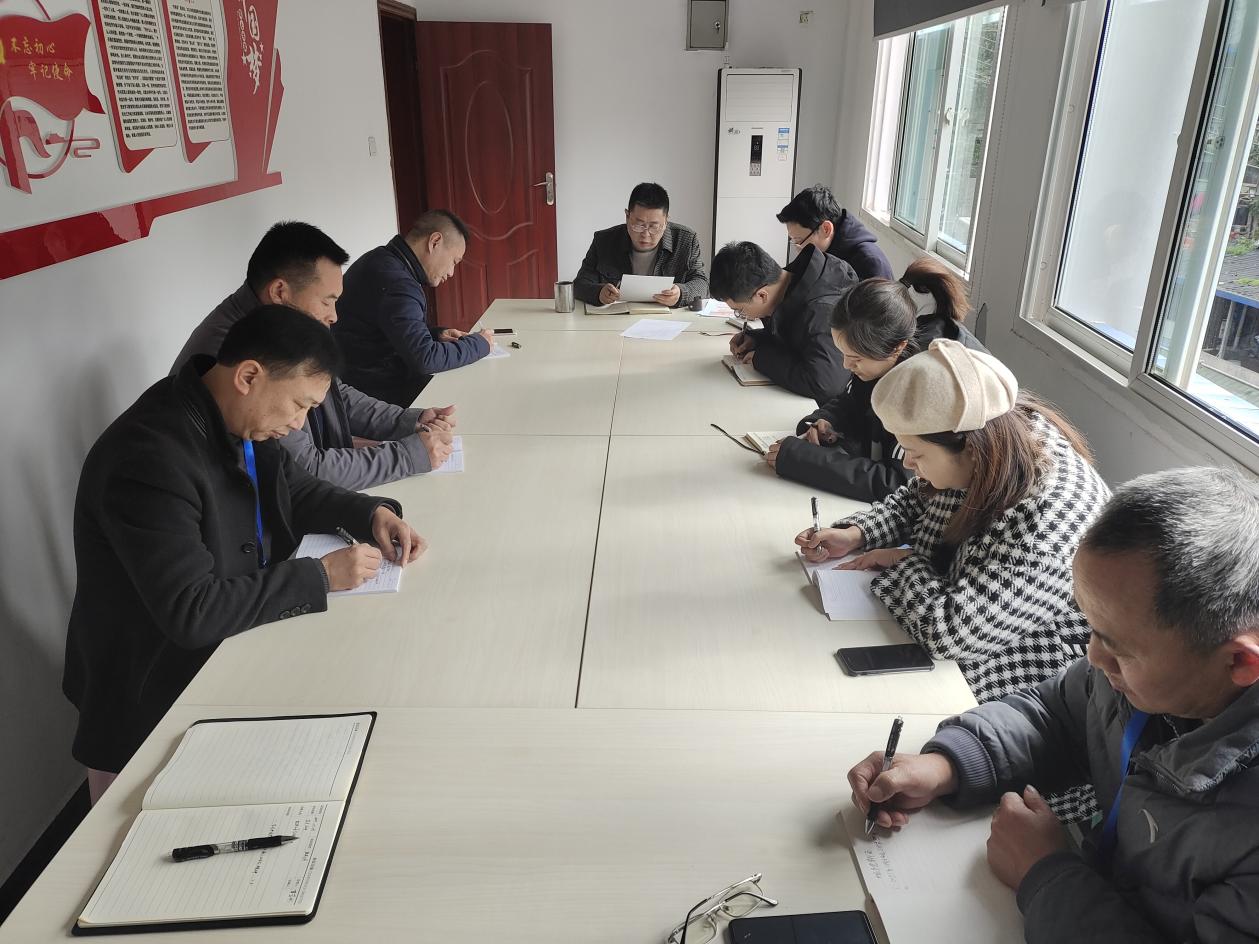 投資公司開展黨的十九屆六中全會、 宜賓市第六次黨代會精神專題學(xué)習(xí)會議