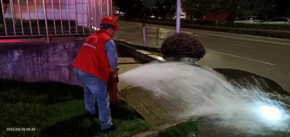 深夜集中管網(wǎng)沖洗，保障安全優(yōu)質(zhì)供水