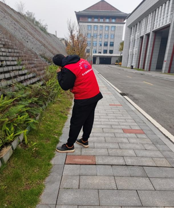 “暖校”服務(wù)送上門(mén) 用水難題“門(mén)前清”