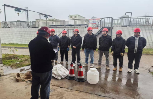 興文運(yùn)營(yíng)項(xiàng)目部開展化學(xué)品泄漏應(yīng)急演練